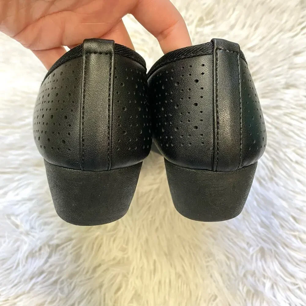 Chinese Laundry Women’s Wedge Slip On Flats size 6W Black